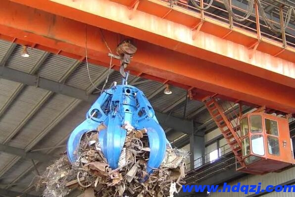 雙梁抓斗橋式起重機電動機的絕緣層構(gòu)造，是根據(jù)電流量尺寸或是工作電壓多少明確?